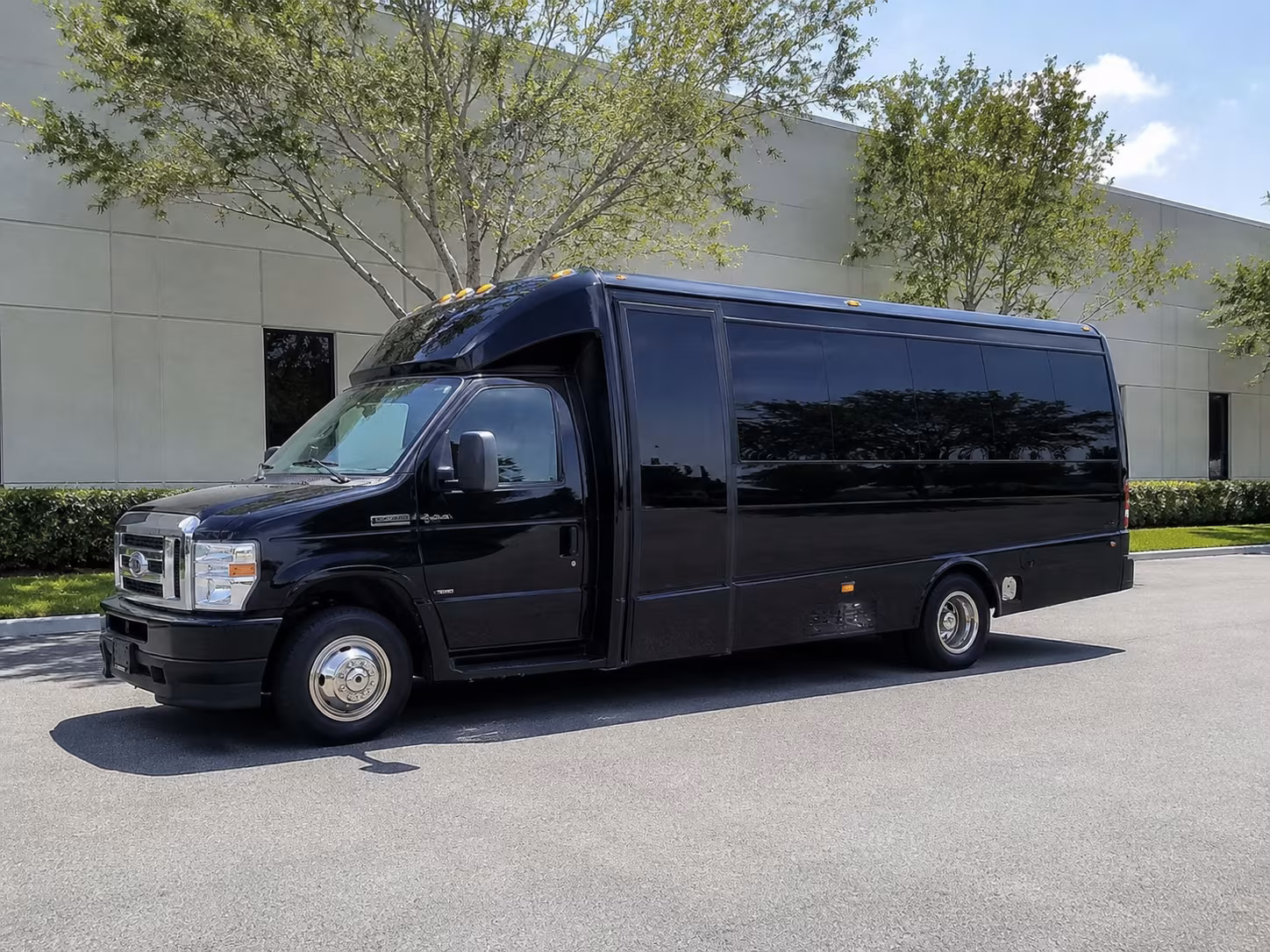 lincoln airport shuttle bus rentals