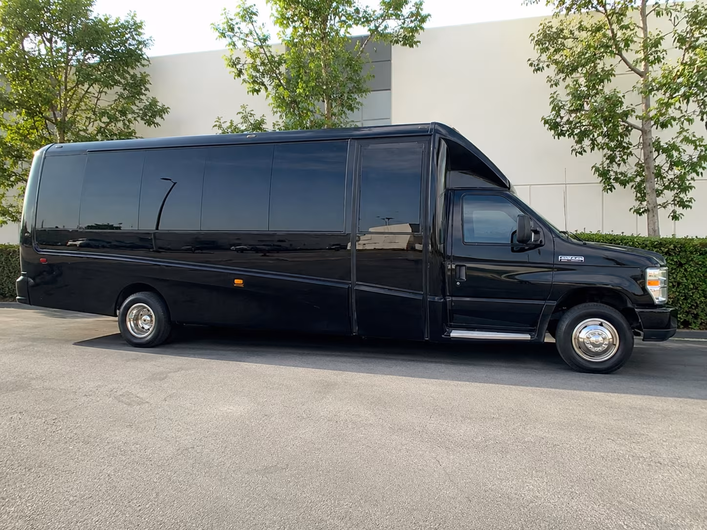 lincoln concert bus rentals for groups and fans