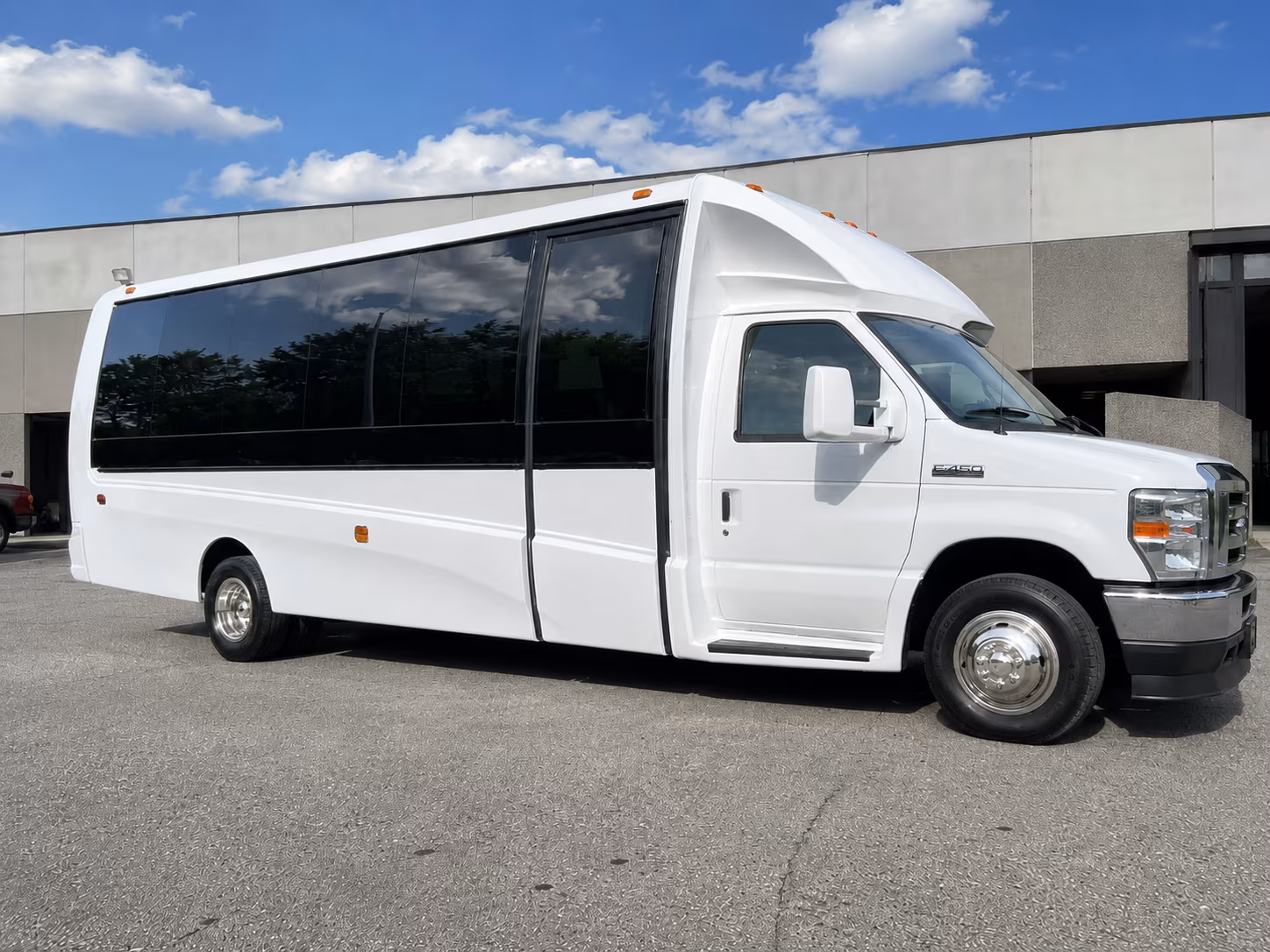 lincoln sleek charter bus rentals for lincoln corporate retreats