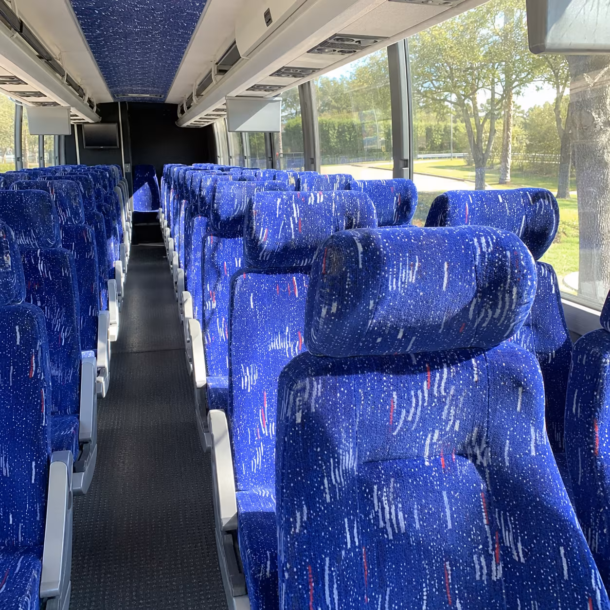 minneapolis short and long term charter bus services for minneapolis businesses